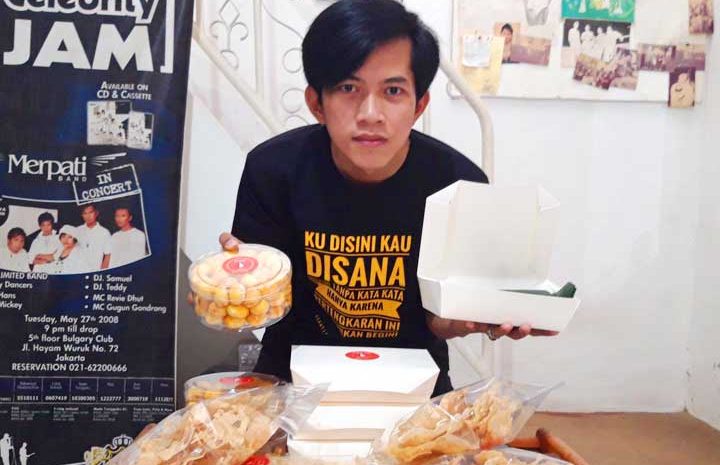 Ayuz Merpati Band, Selain Nasi Bakar Juga Sedia Kue Lebaran